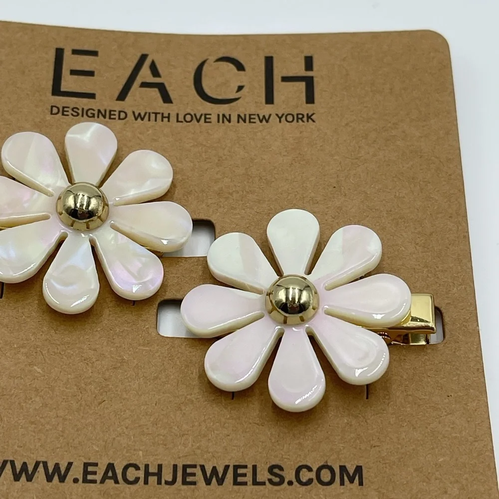 E A C H Flower Barrette Set